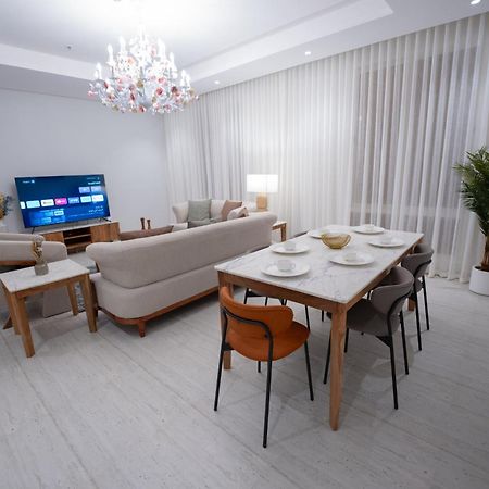 Appartamento شقة فاخرة بالنرجس 3 غرف نوم Luxury Apt Ar Riyad Esterno foto